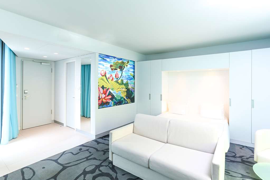 Suite 1 bedroom corner room