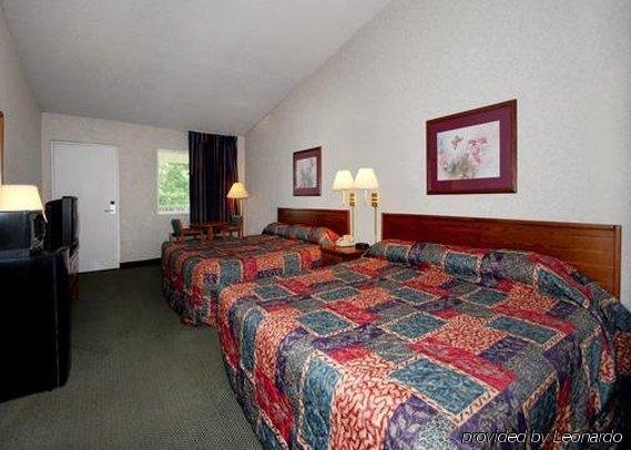 Econo Lodge Bloomington - photo 2