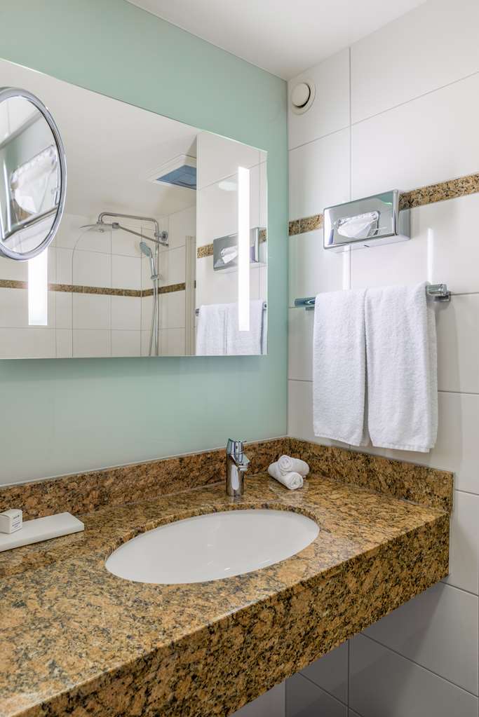 Standard Twin Room Bathroom