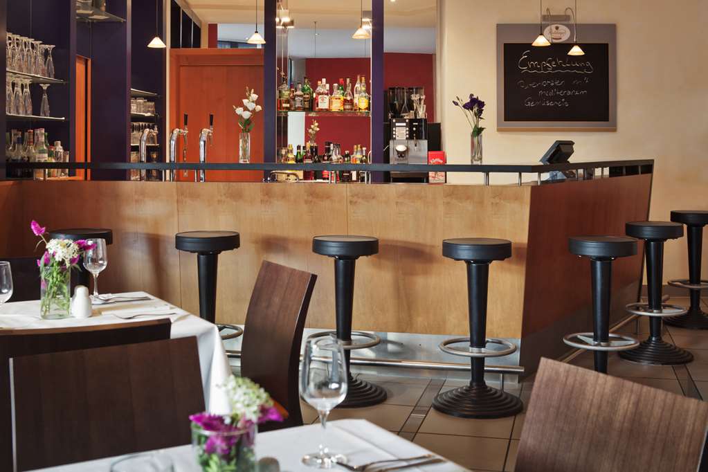 IntercityHotel Kassel, Germany - Restaurant with Bar