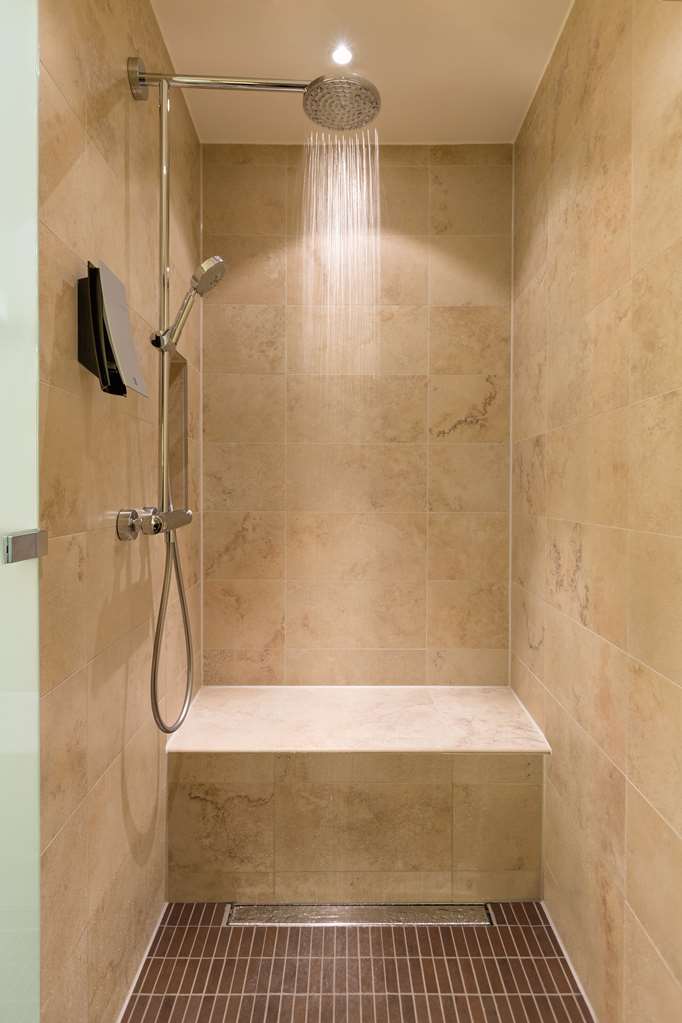 hotel infinity munich deluxe room bathroom shower