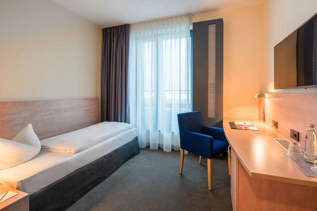 IntercityHotel Hamburg Hauptbahnhof, Germany - Standard Single Room