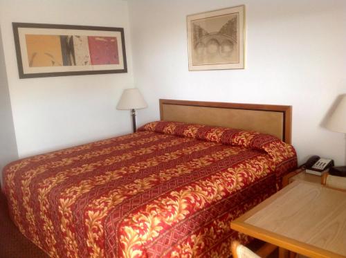 Hamilton Inn - photo 5