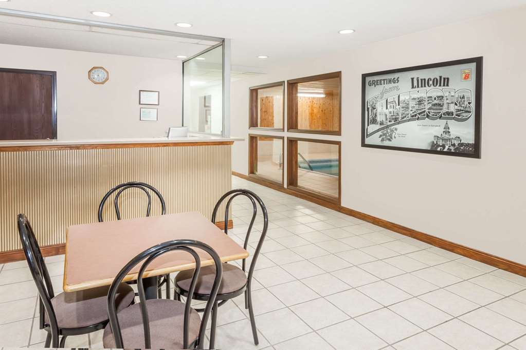 Super 8 by Wyndham Lincoln - photo 2