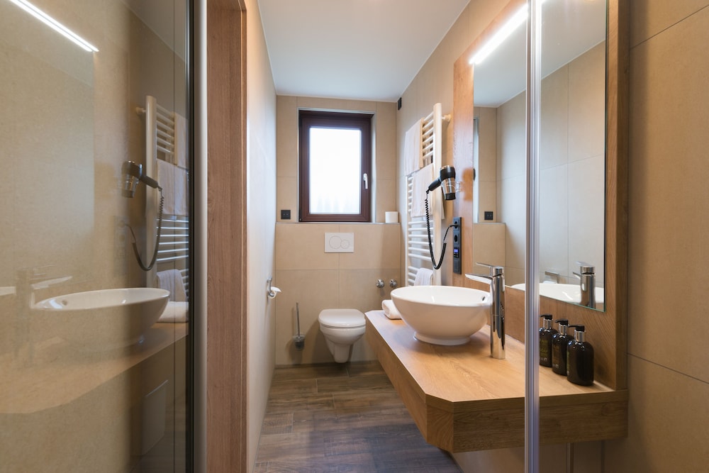 Bathroom amenities