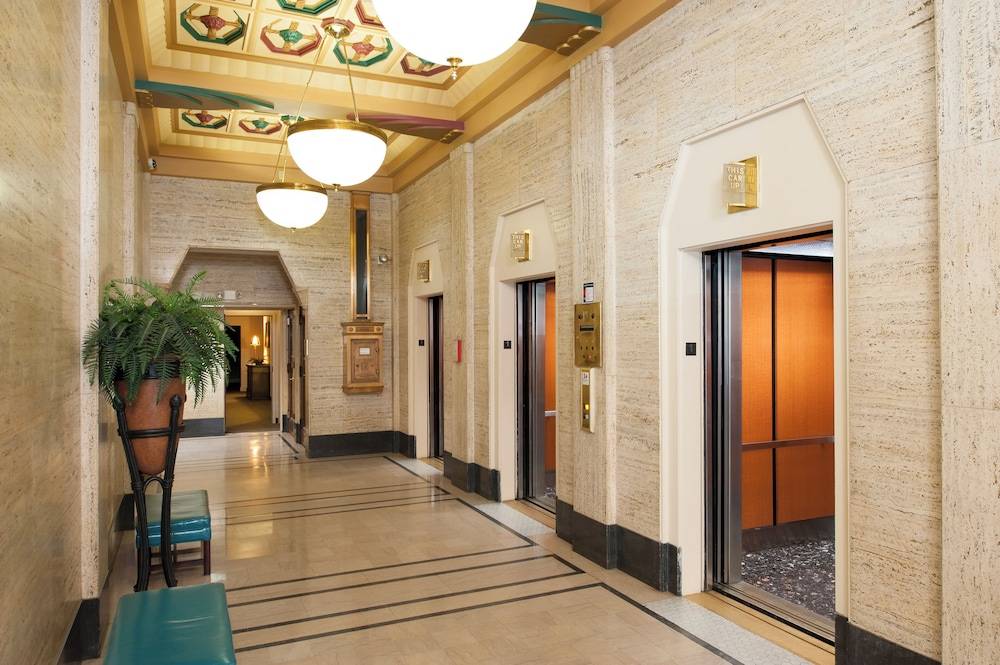 Hampton Inn Indianapolis Downtown Across from Circle Centre - photo 2