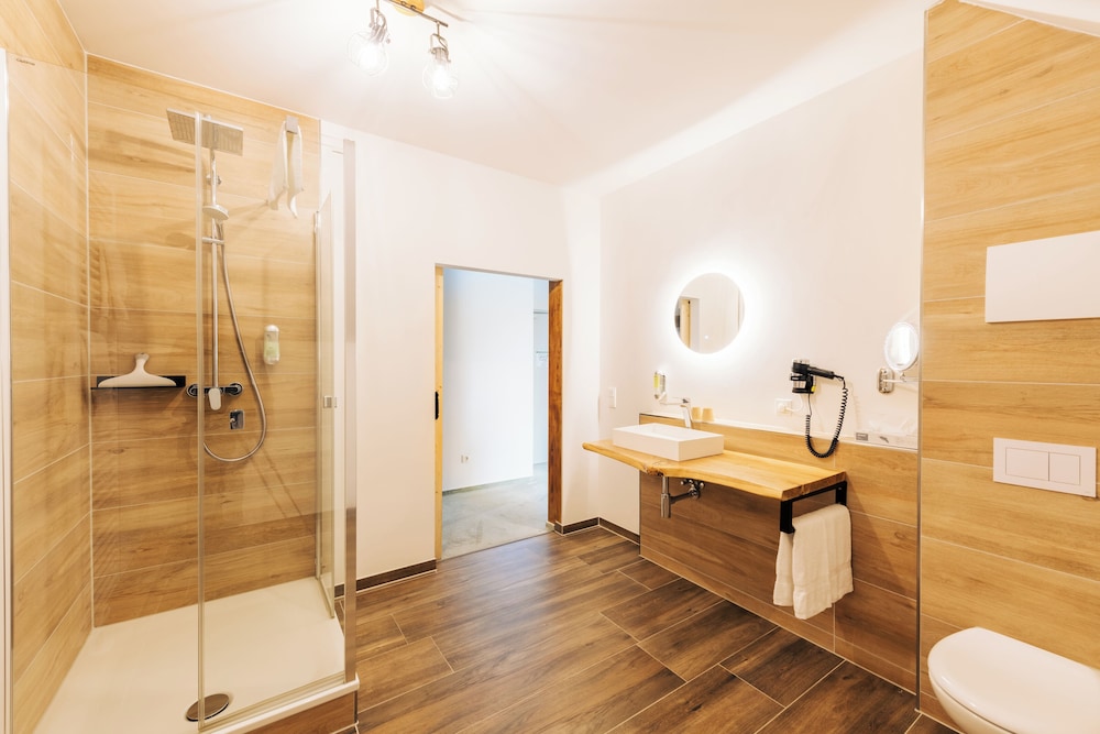 Bathroom shower