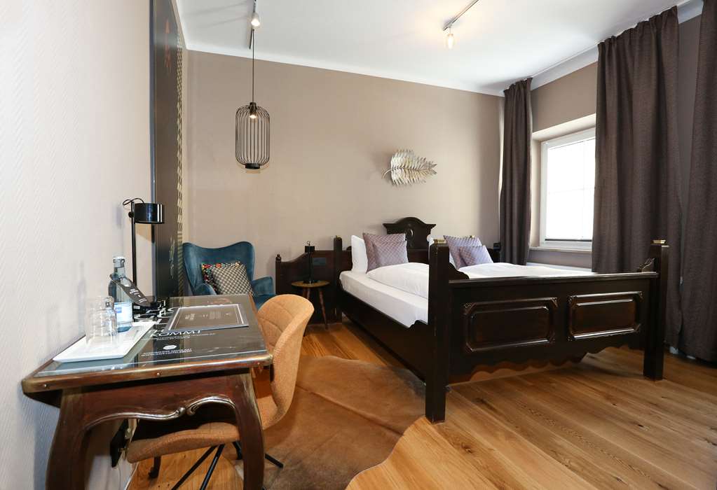 Arthotel ANA Goggl Doppelzimmer Exklusiv neu Schreibtisch