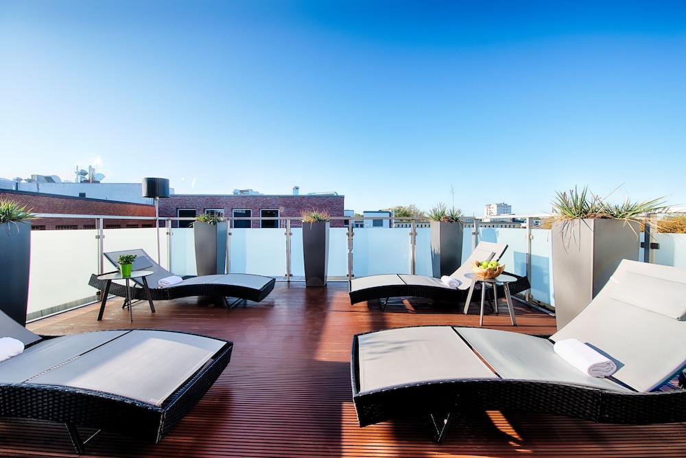 Sundeck