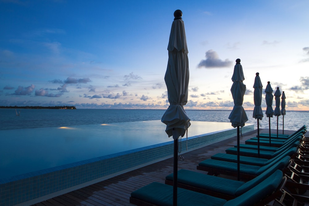 Infinity pool