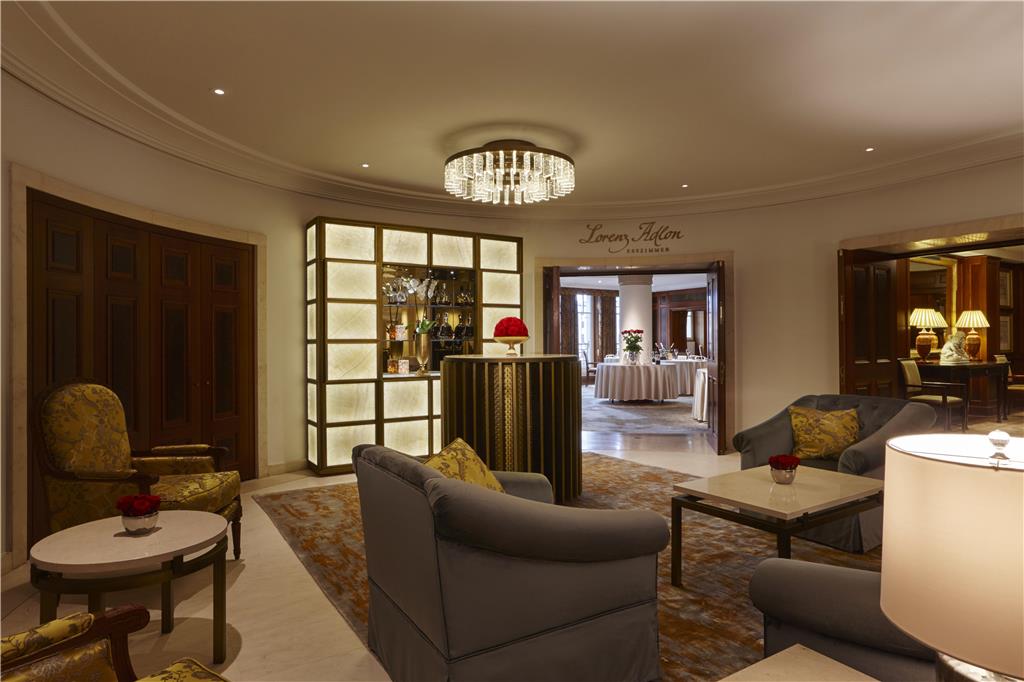 Lorenz Adlon Esszimmer Entrance