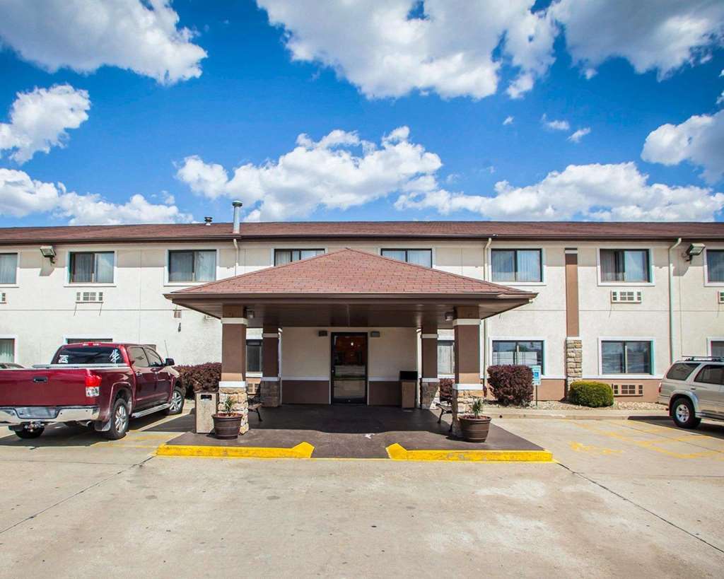 Quality Inn near I 72 and Hwy 51 - photo 2