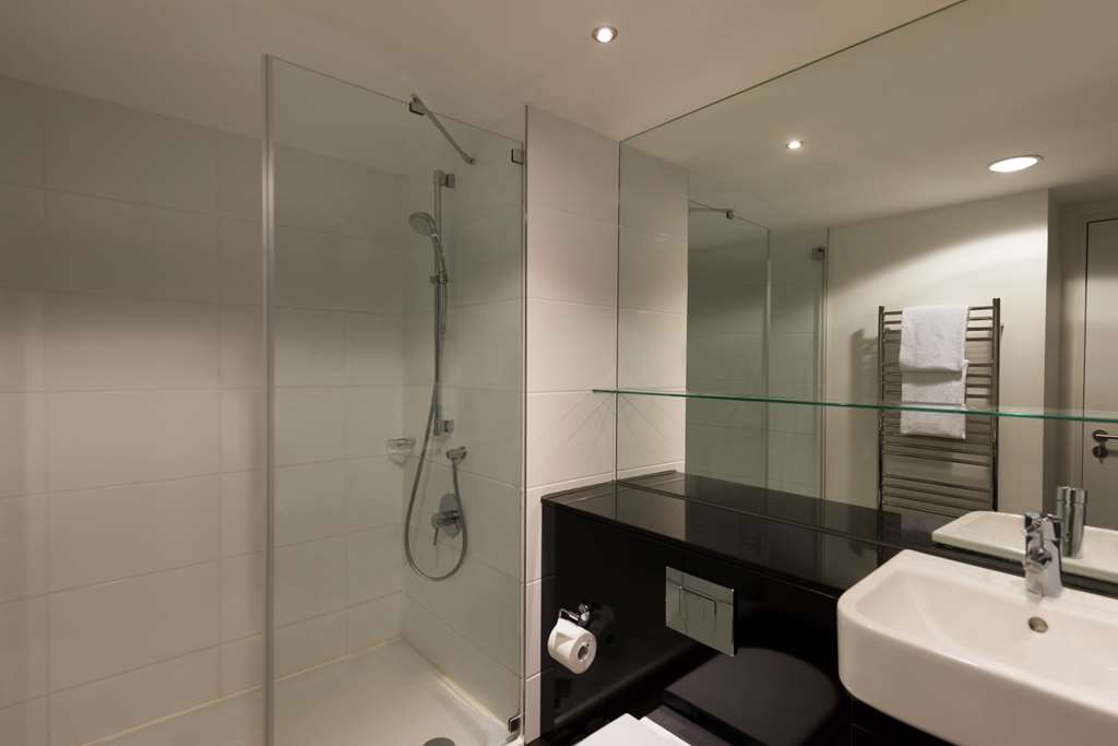 adina apartment hotel frankfurt neue oper two bedroom apartment ensuite bathroom