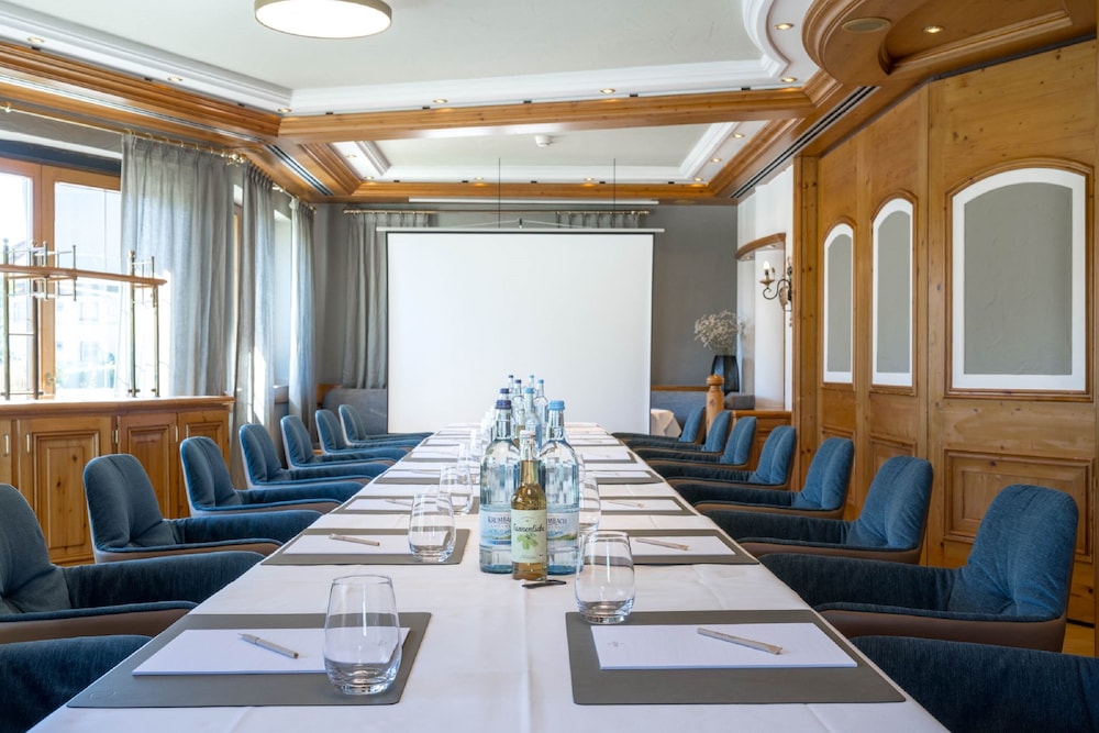 Meeting facility