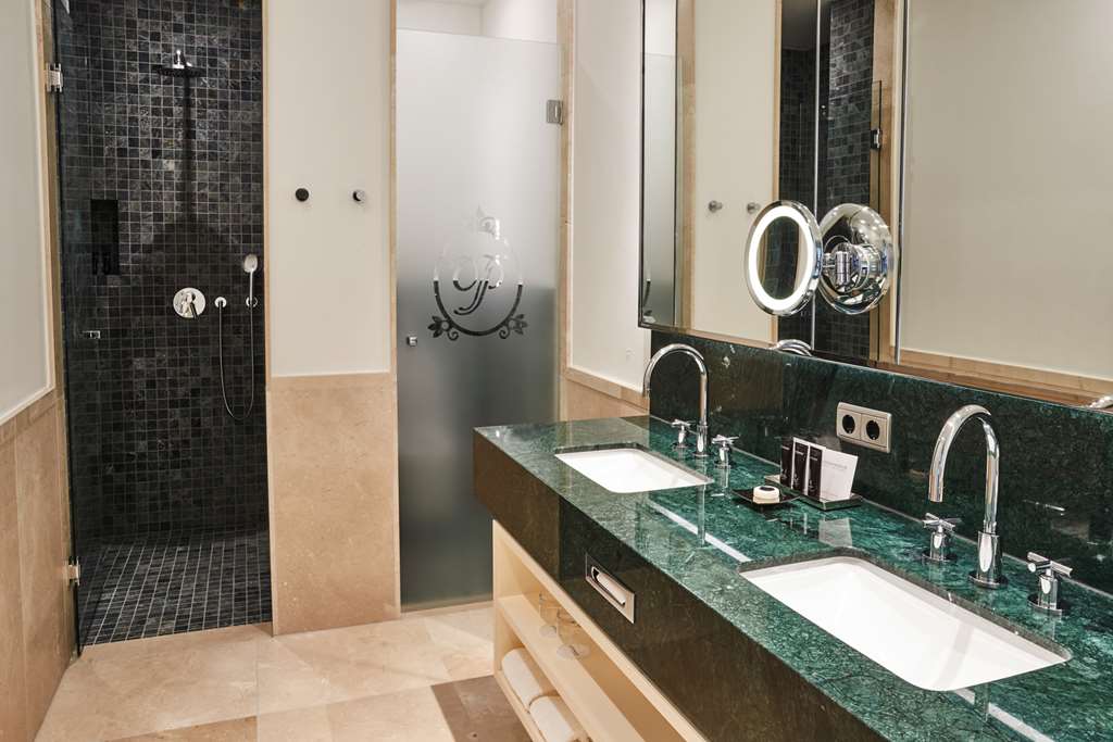 Steigenberger Grandhotel Petersberg, Königswinter/Bonn, Germany - Bathroom