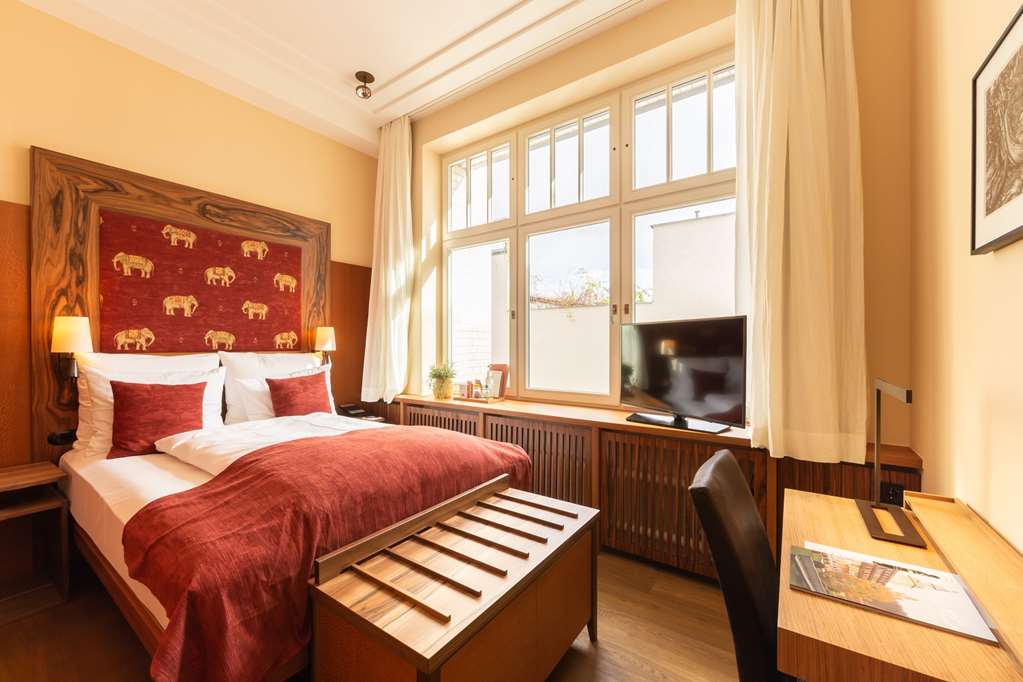 Orania bed room right by Fridolin Full high res