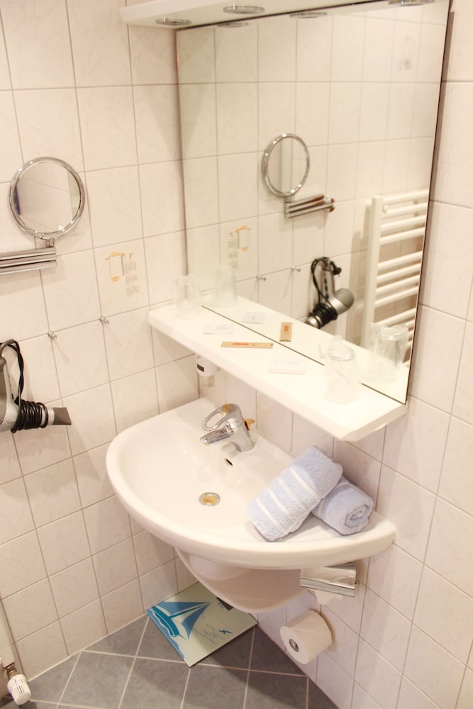 Bathroom sink