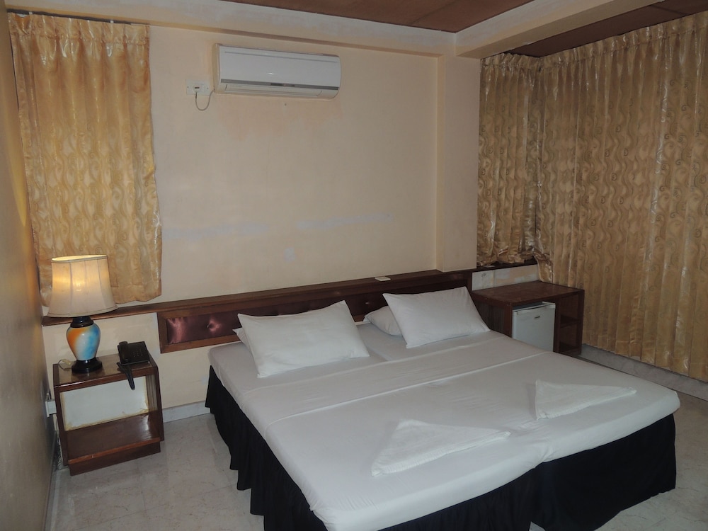 Off Day Inn Hotel