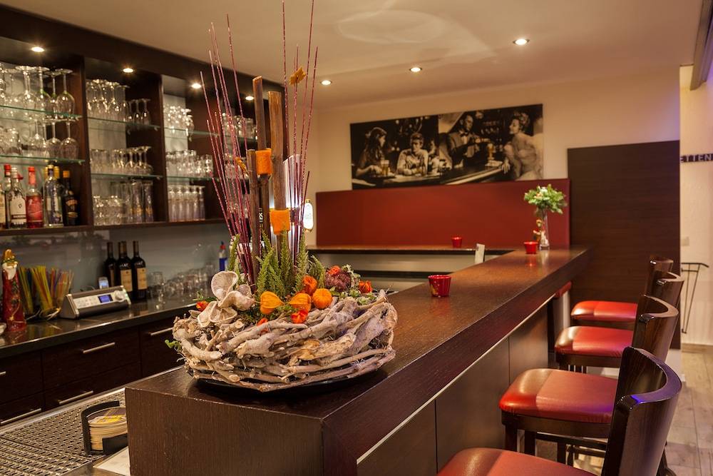 Hotel Bar