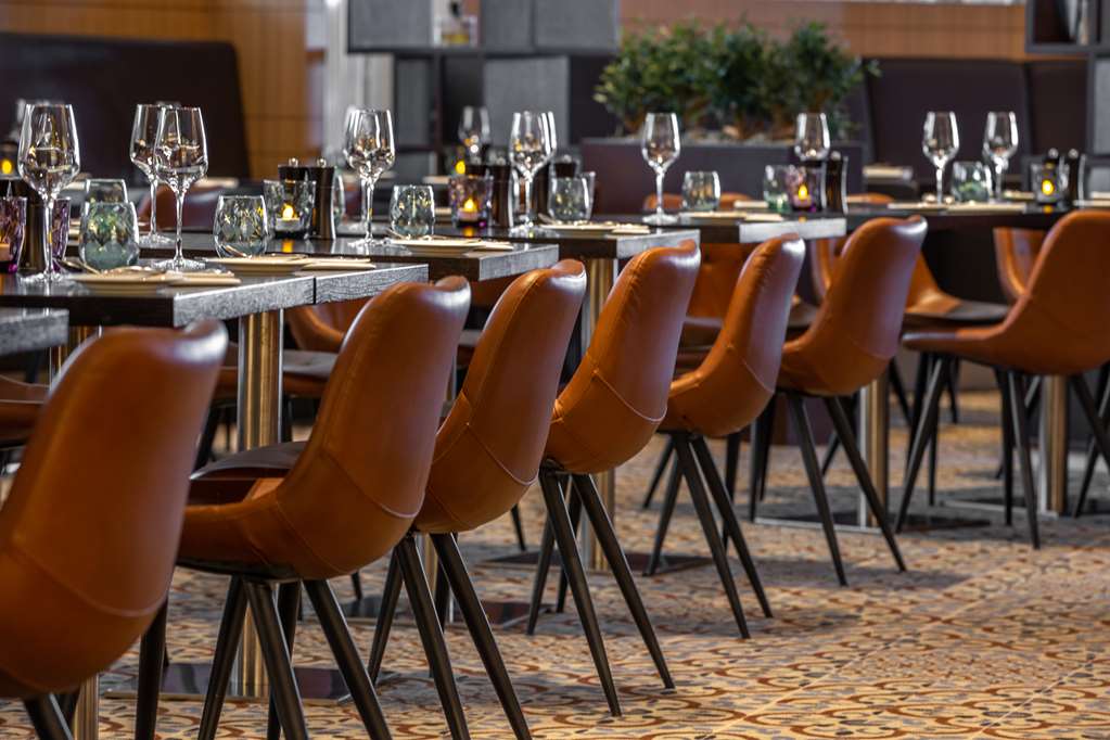Circle Bar & Restaurant