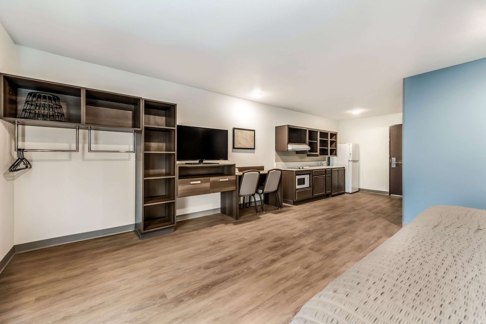WoodSpring Suites Charlotte University Research Park - photo 5
