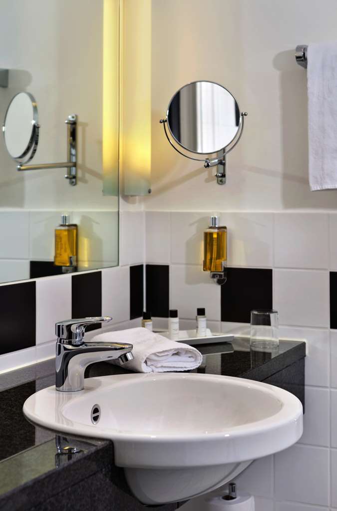 IntercityHotel Bremen, Germany - Bathroom