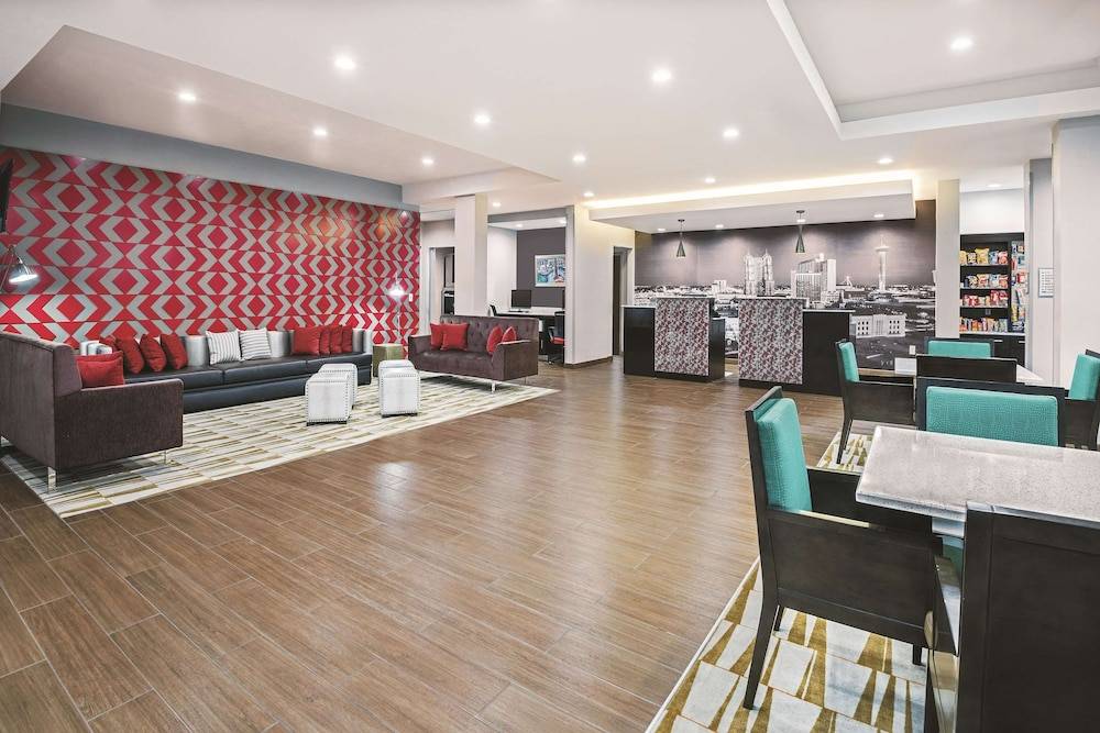 La Quinta by Wyndham San Antonio by Frost Bank Center - photo 2