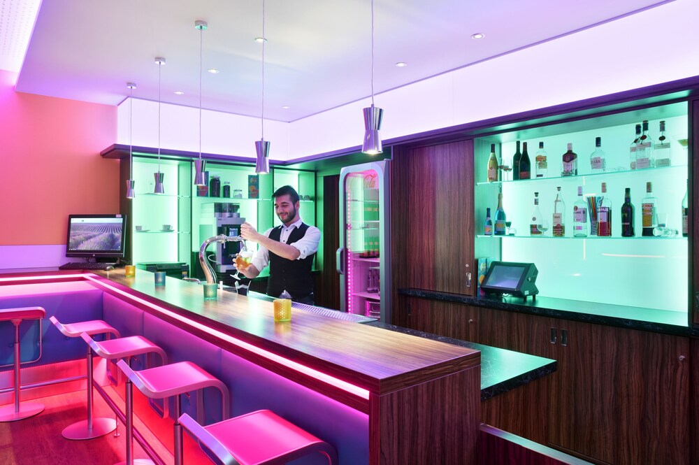 Hotel Bar