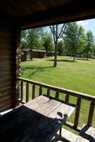 Fremont Jellystone Park Loft Cabin 1 - photo 2