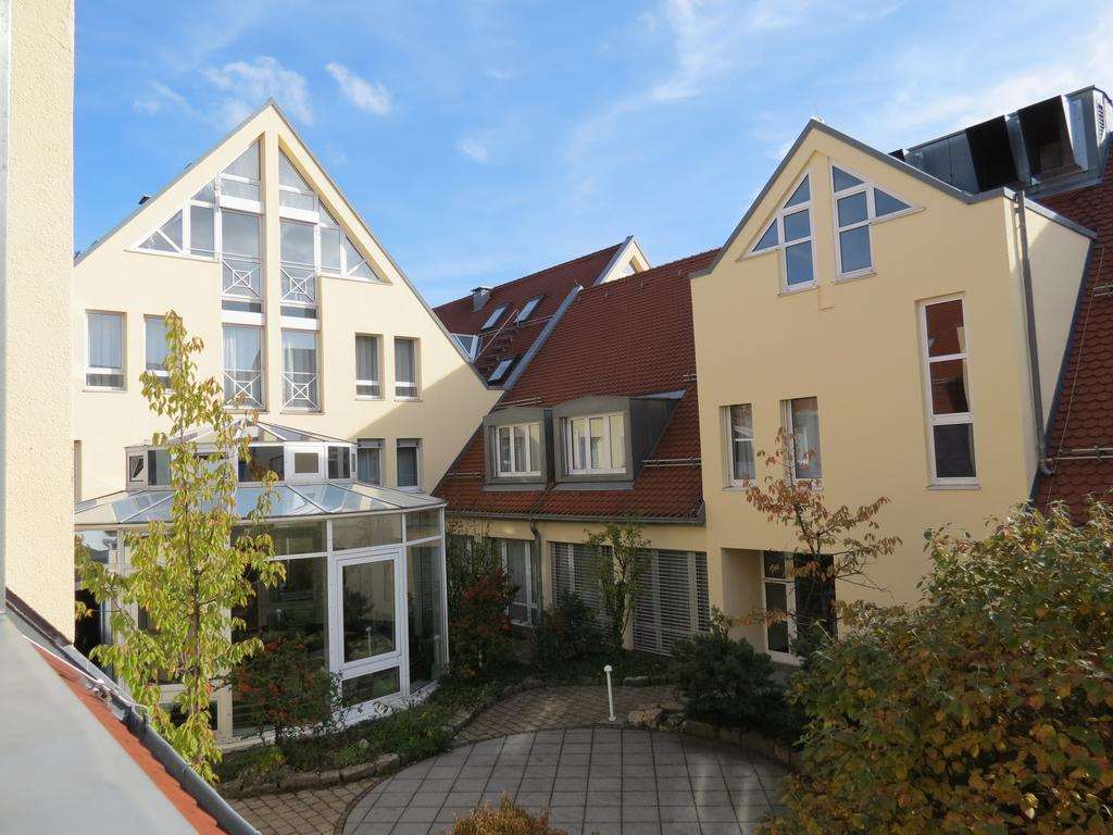 Comfor Hotel Exterior View