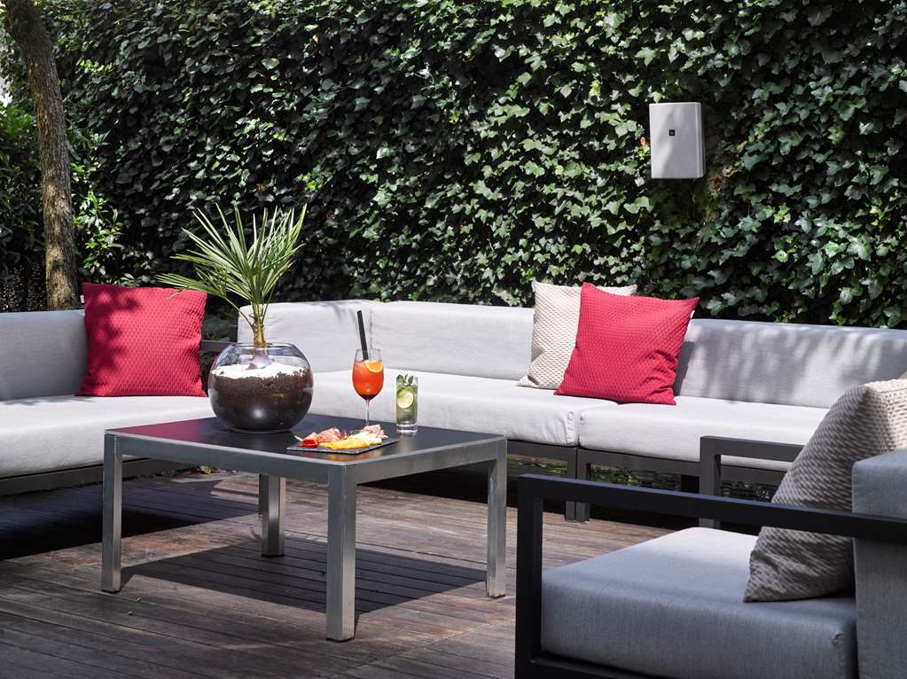 K K MUC Lounge Terrace