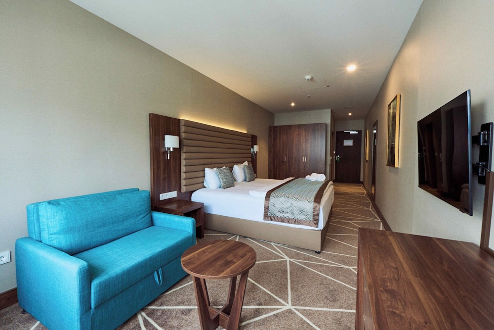Puzzle Hotels