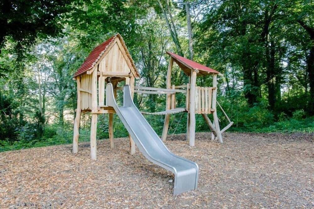 Childrens Play Area - Outdoor