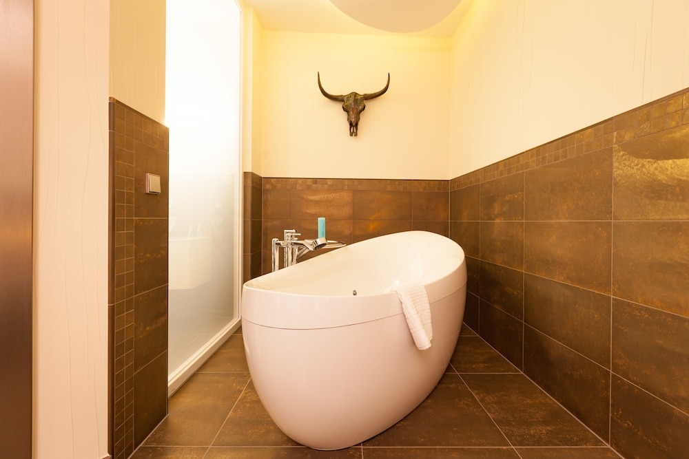 Jetted tub