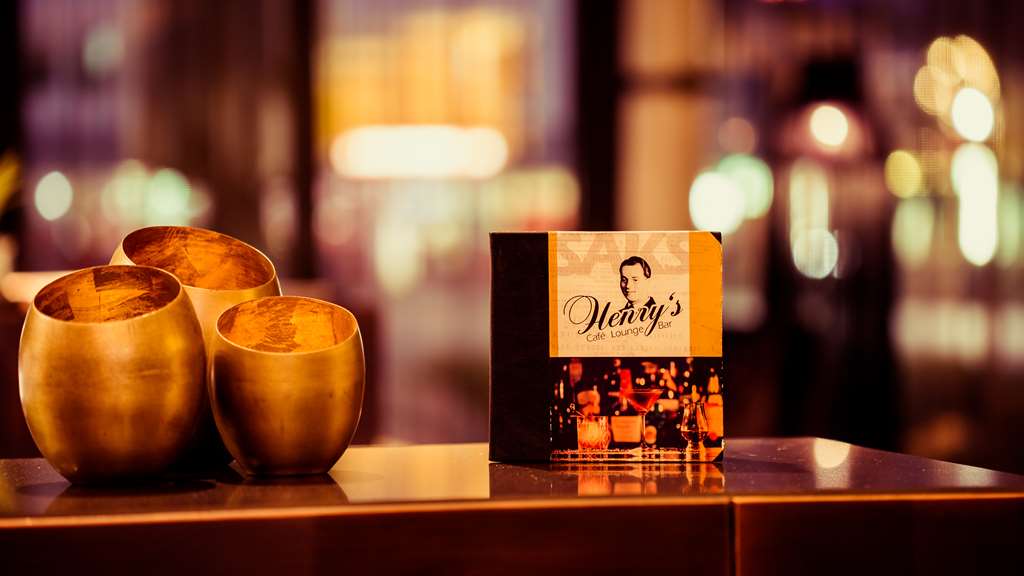 Henry's Bar