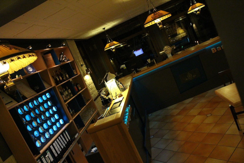 Check-in/check-out kiosk