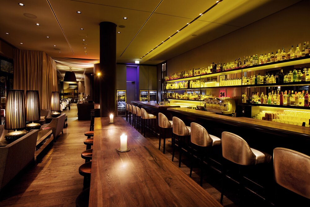 Hotel Bar