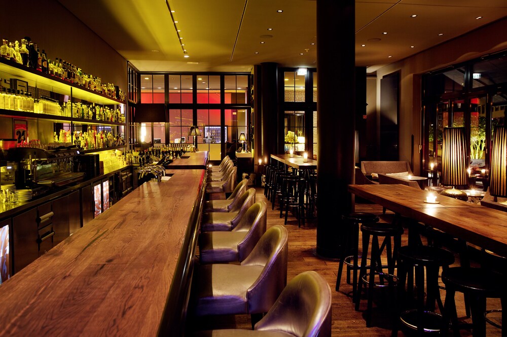 Hotel Bar