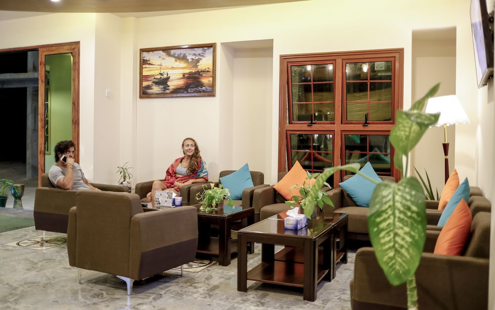 Lobby lounge