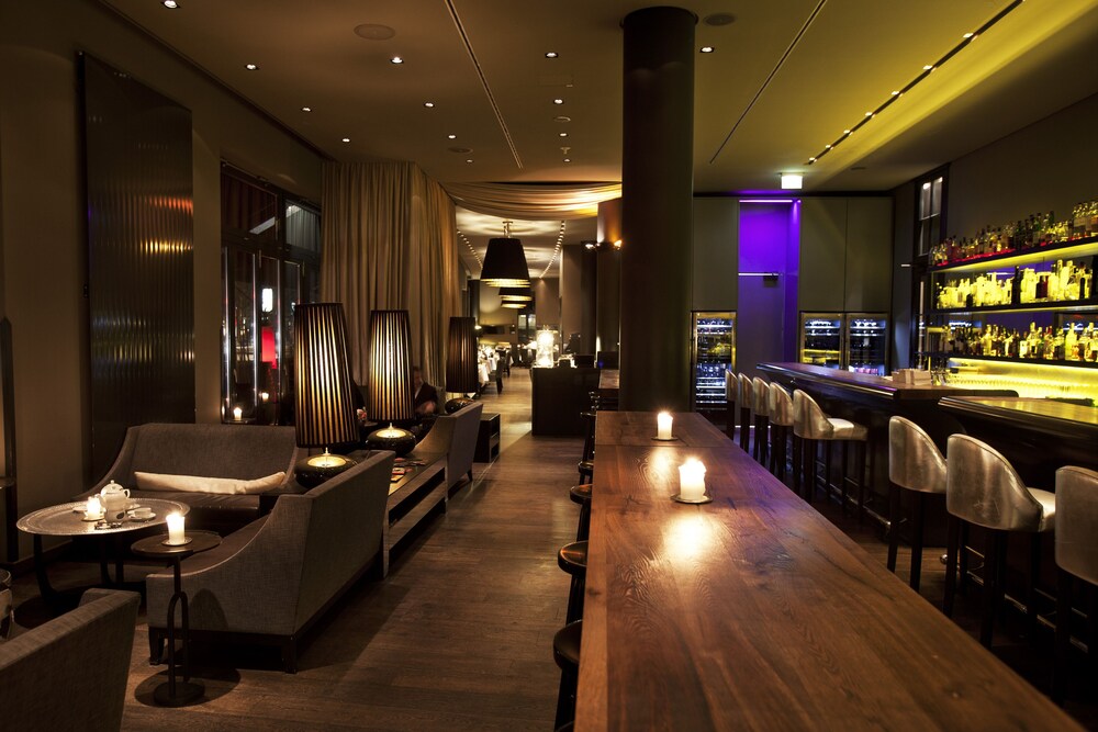 Hotel Bar