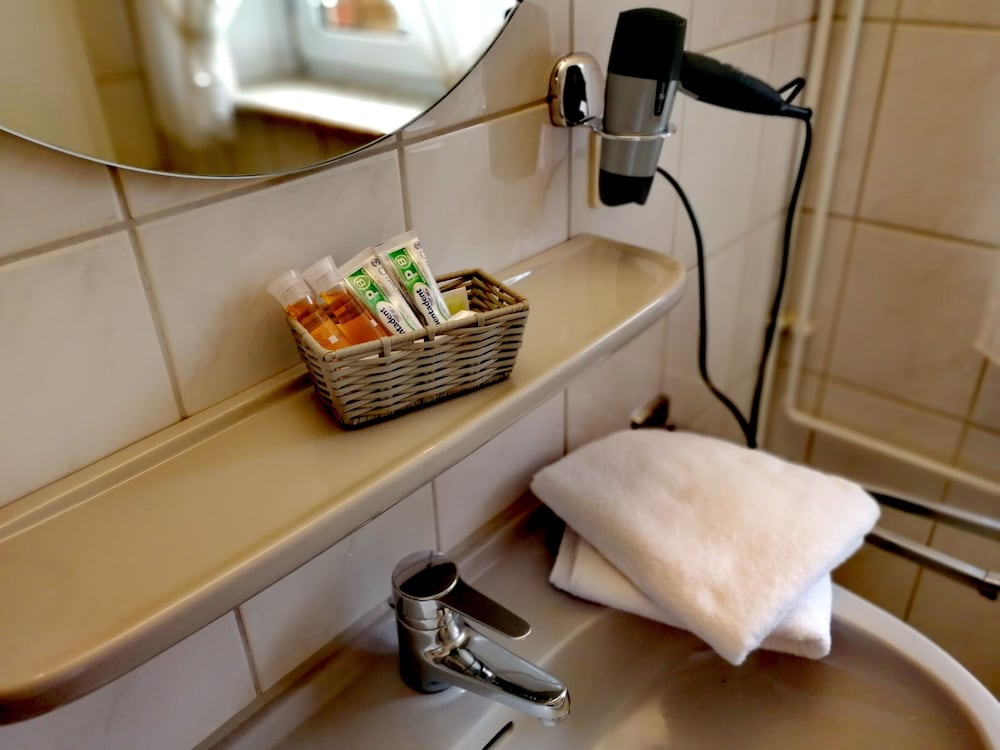 Bathroom amenities