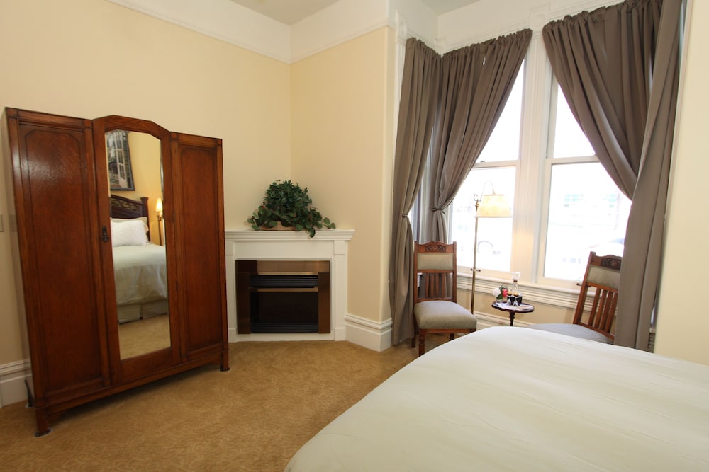 Hennessey House - photo 2