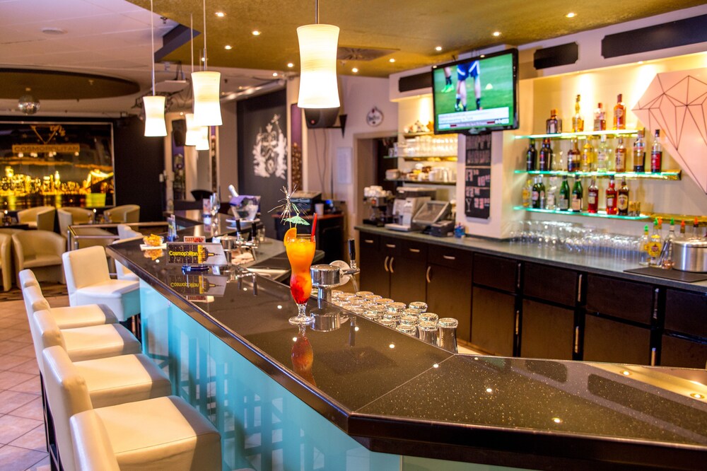 Hotel Bar