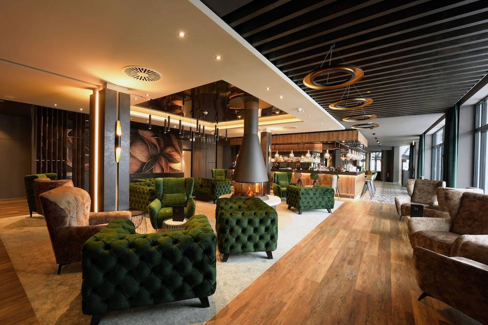 Lobby lounge