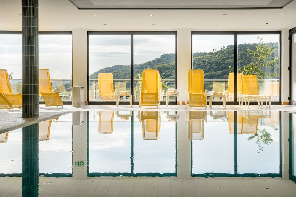 Exercise/lap pool