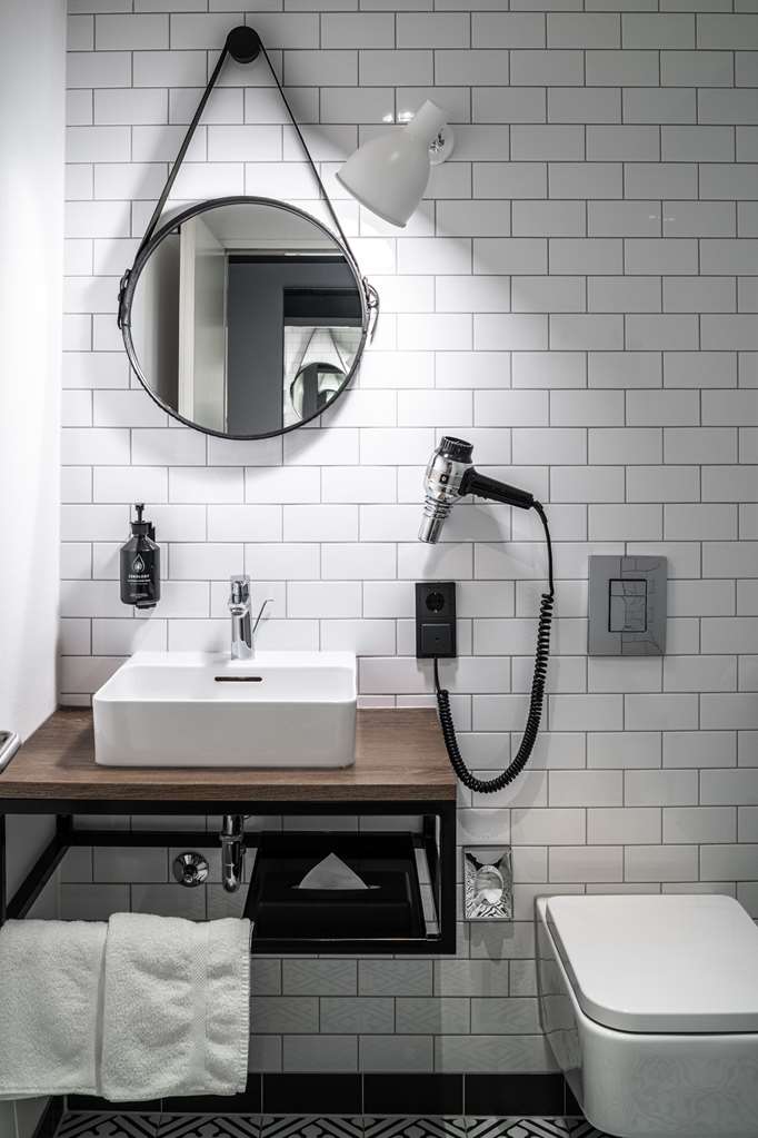 BWE bathroom dpi