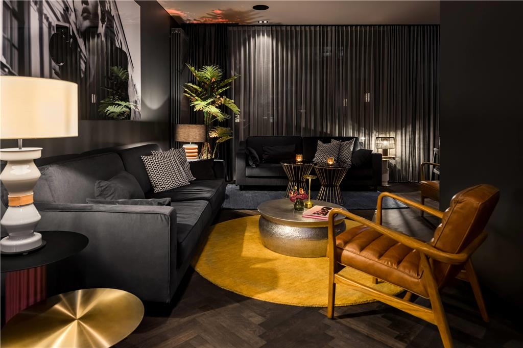 hotel amano dusseldorf lobby sofa