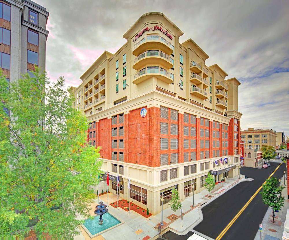 Hampton Inn & Suites Roanoke Downtown - photo 2