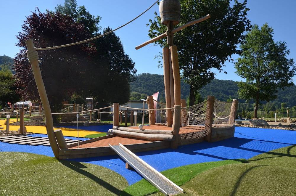 Mini-golf