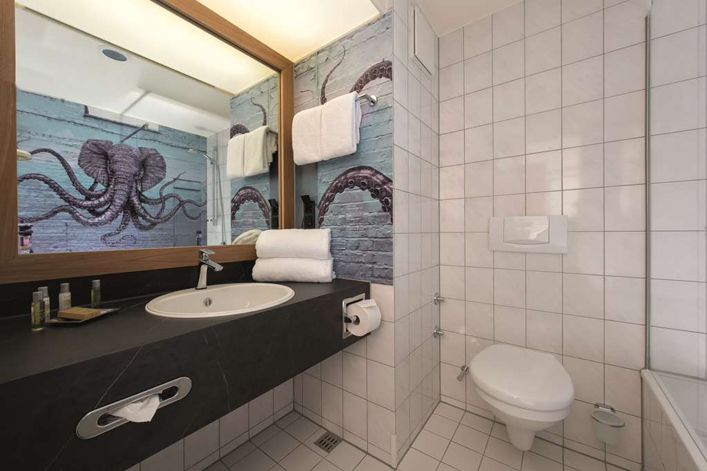 seminaris hotel nuernberg bathroom sample high